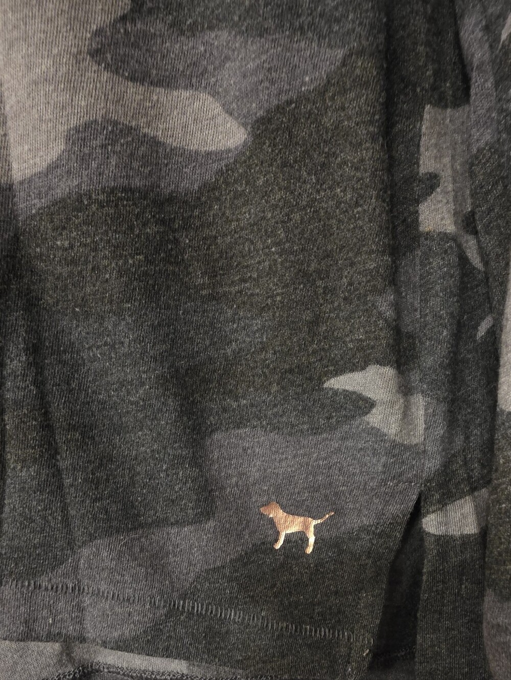 VS PINKBlack Gray Camo V-Neck Long Sleeve T-Shirt Size Large - Picture 2 of 4